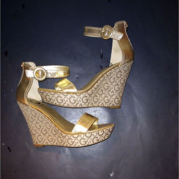 🆕👡G by Guess Gold Signature Wedge Heel Sandals - Picture 4 of 6